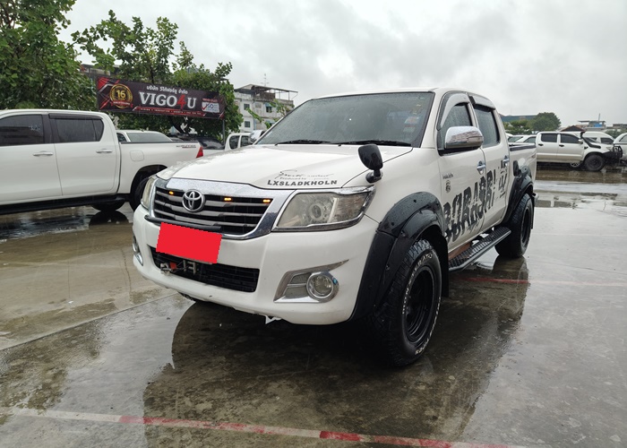 TOYOTA Hilux