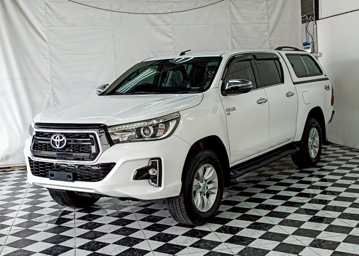 TOYOTA Hilux