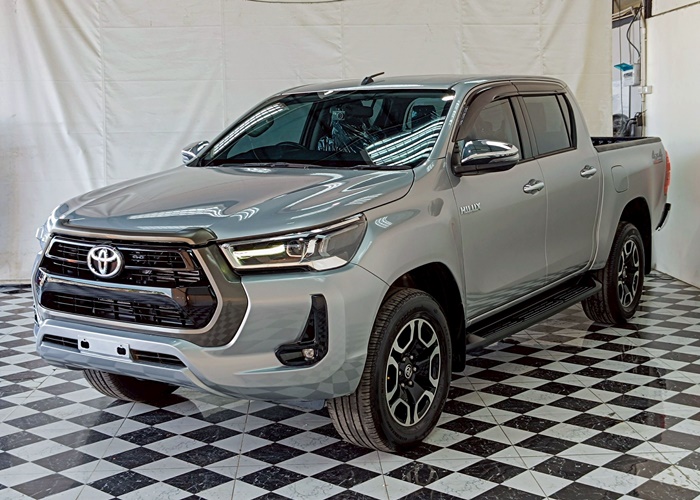 TOYOTA Hilux