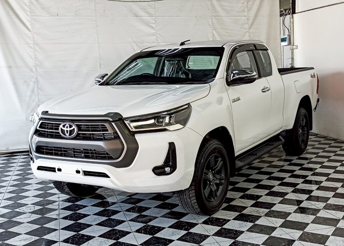 TOYOTA Hilux