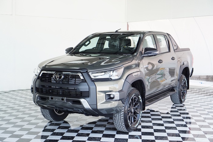TOYOTA Hilux