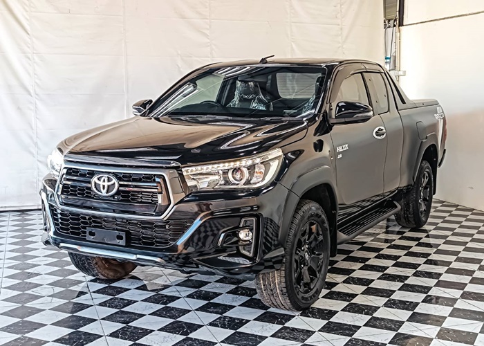 TOYOTA Hilux