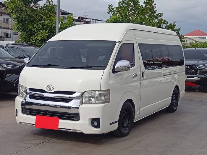 TOYOTA COMMUTER