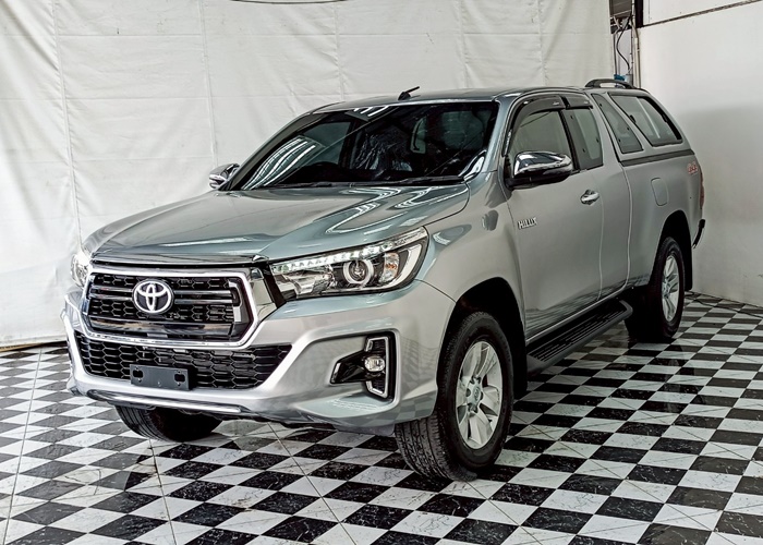 TOYOTA Hilux