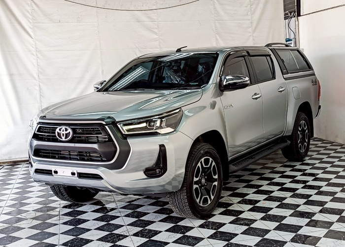 TOYOTA Hilux