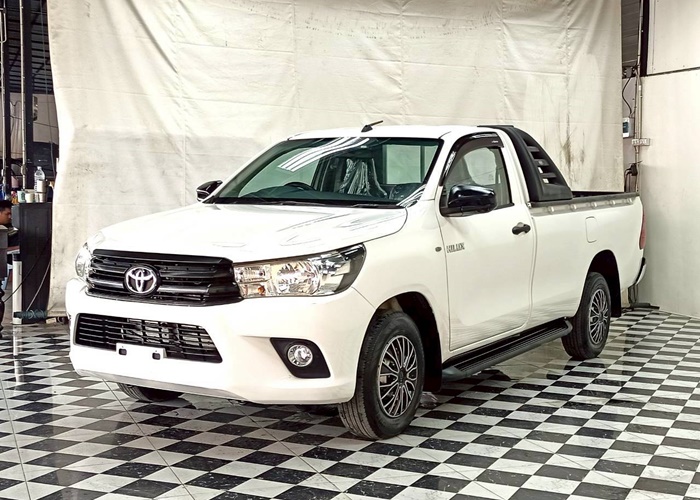 TOYOTA Hilux