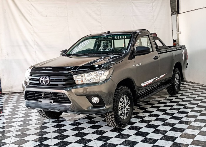 TOYOTA Hilux