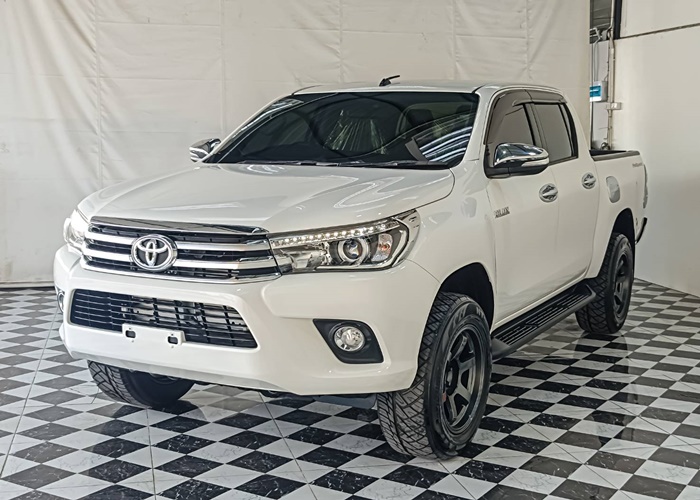 TOYOTA Hilux