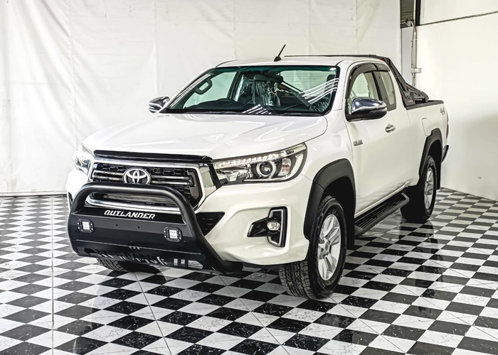 TOYOTA Hilux