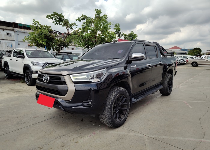 TOYOTA Hilux