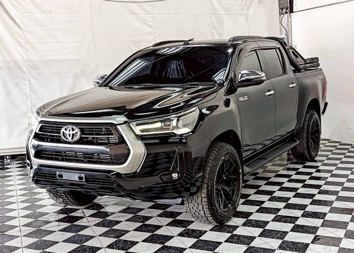TOYOTA Hilux