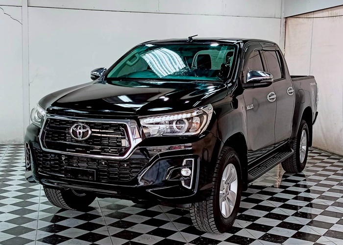 TOYOTA Hilux