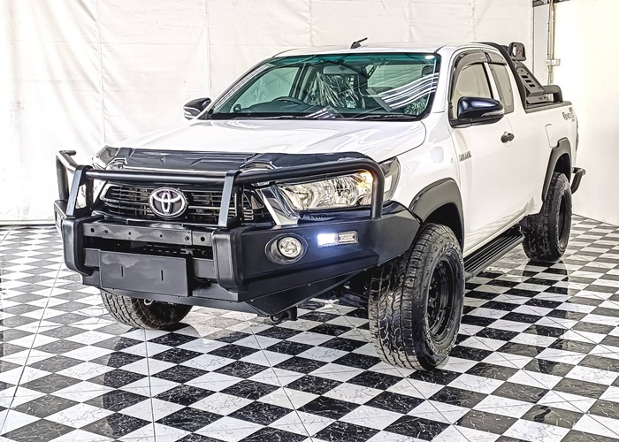 TOYOTA Hilux