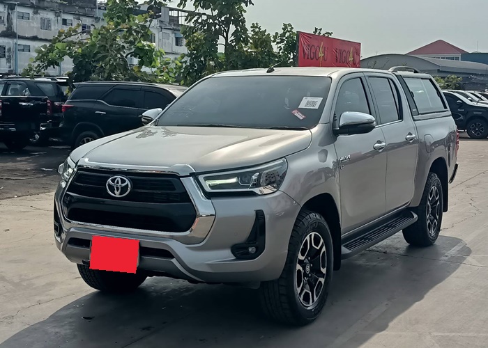 TOYOTA Hilux