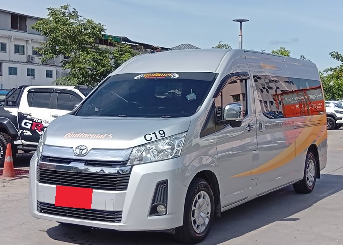 TOYOTA COMMUTER