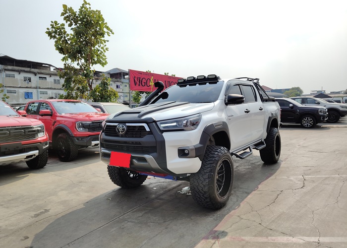 TOYOTA Hilux