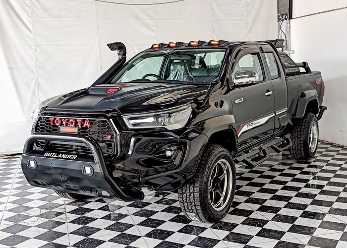 TOYOTA Hilux