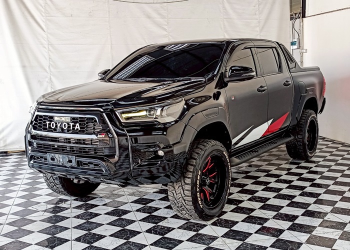 TOYOTA Hilux