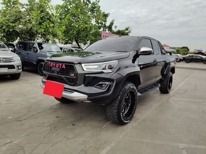 TOYOTA Hilux