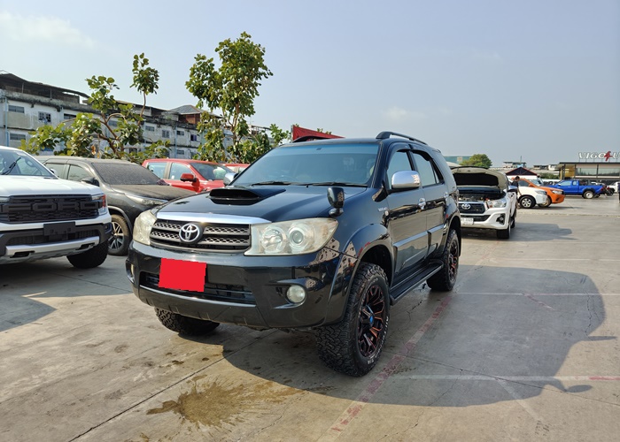 TOYOTA Fortuner