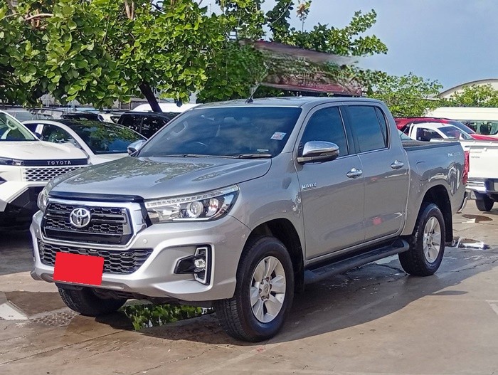 TOYOTA Hilux
