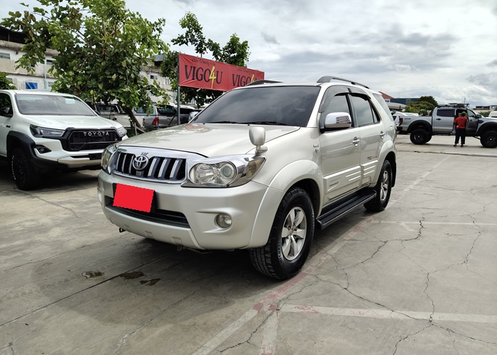 TOYOTA Fortuner