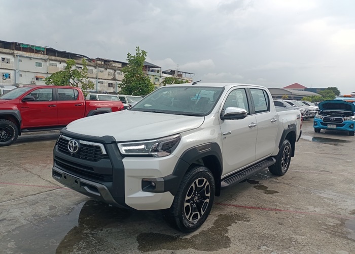 TOYOTA Hilux