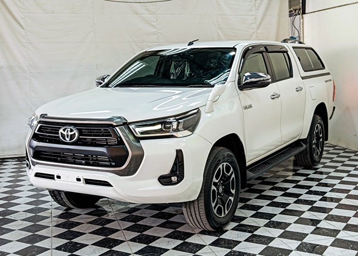 TOYOTA Hilux