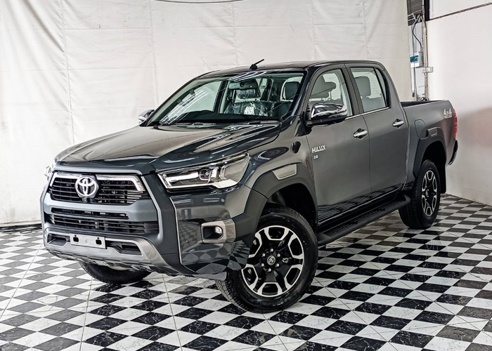 TOYOTA Hilux