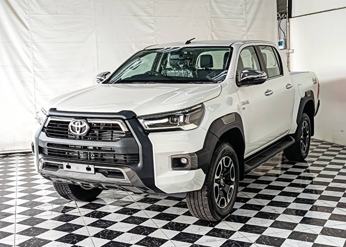 TOYOTA Hilux