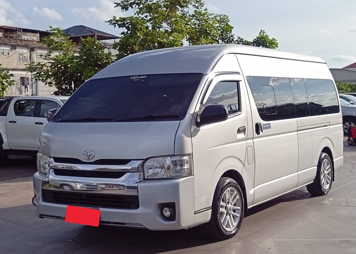 TOYOTA COMMUTER