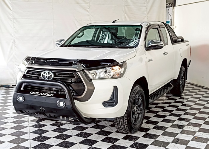 TOYOTA Hilux