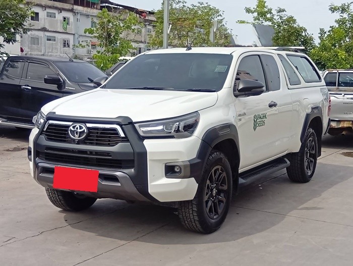 TOYOTA Hilux