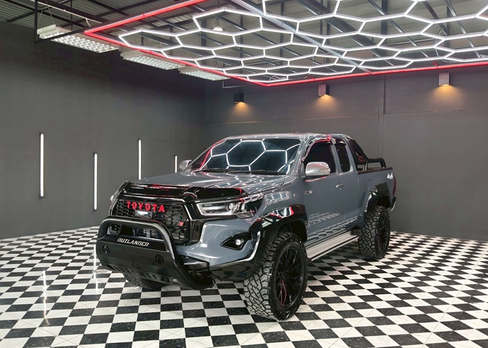 TOYOTA Hilux