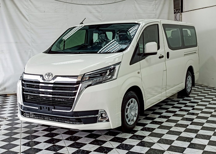 TOYOTA COMMUTER