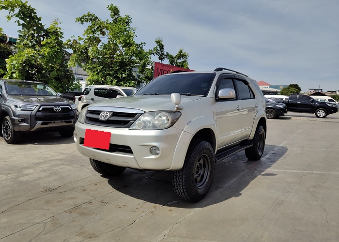 TOYOTA Fortuner