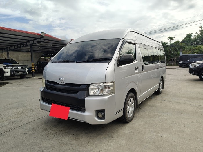 TOYOTA COMMUTER