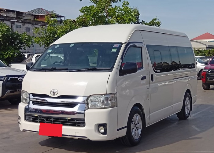 TOYOTA COMMUTER