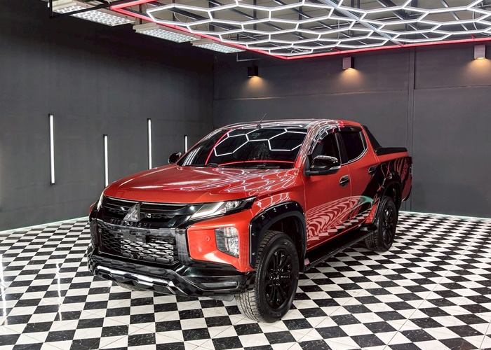 MITSUBISHI Triton