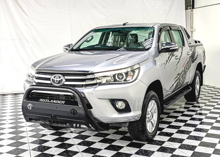 TOYOTA Hilux