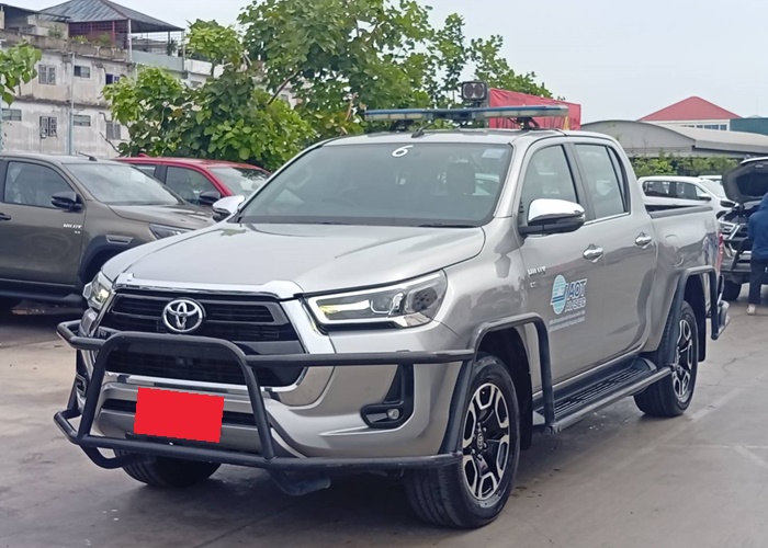 TOYOTA Hilux
