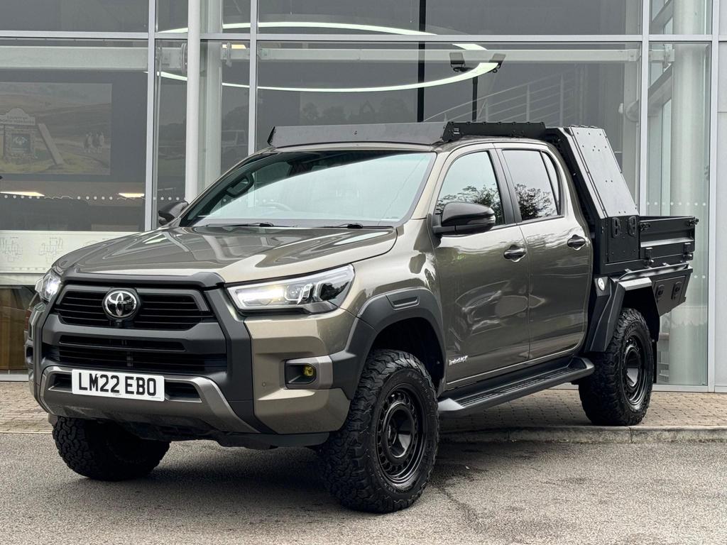 TOYOTA Hilux