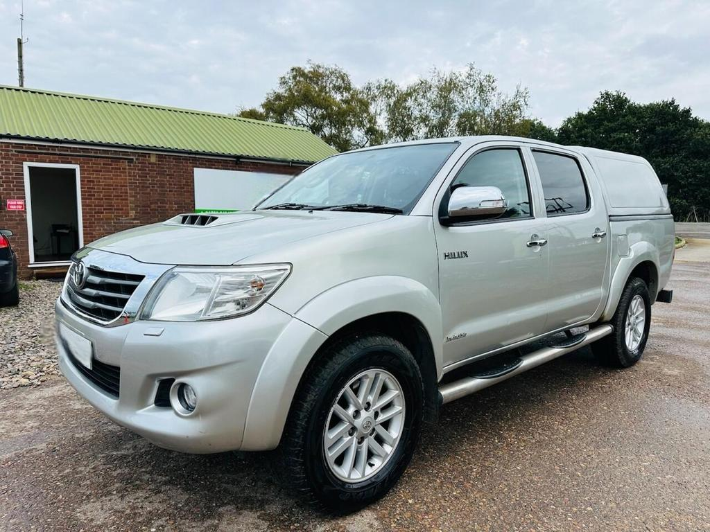 TOYOTA Hilux 