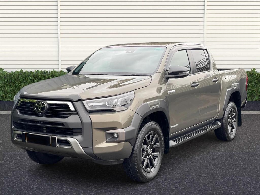 TOYOTA Hilux