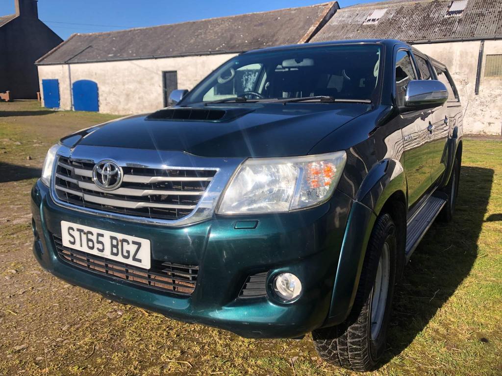 TOYOTA Hilux