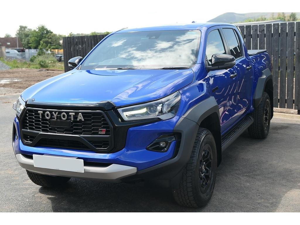 TOYOTA Hilux