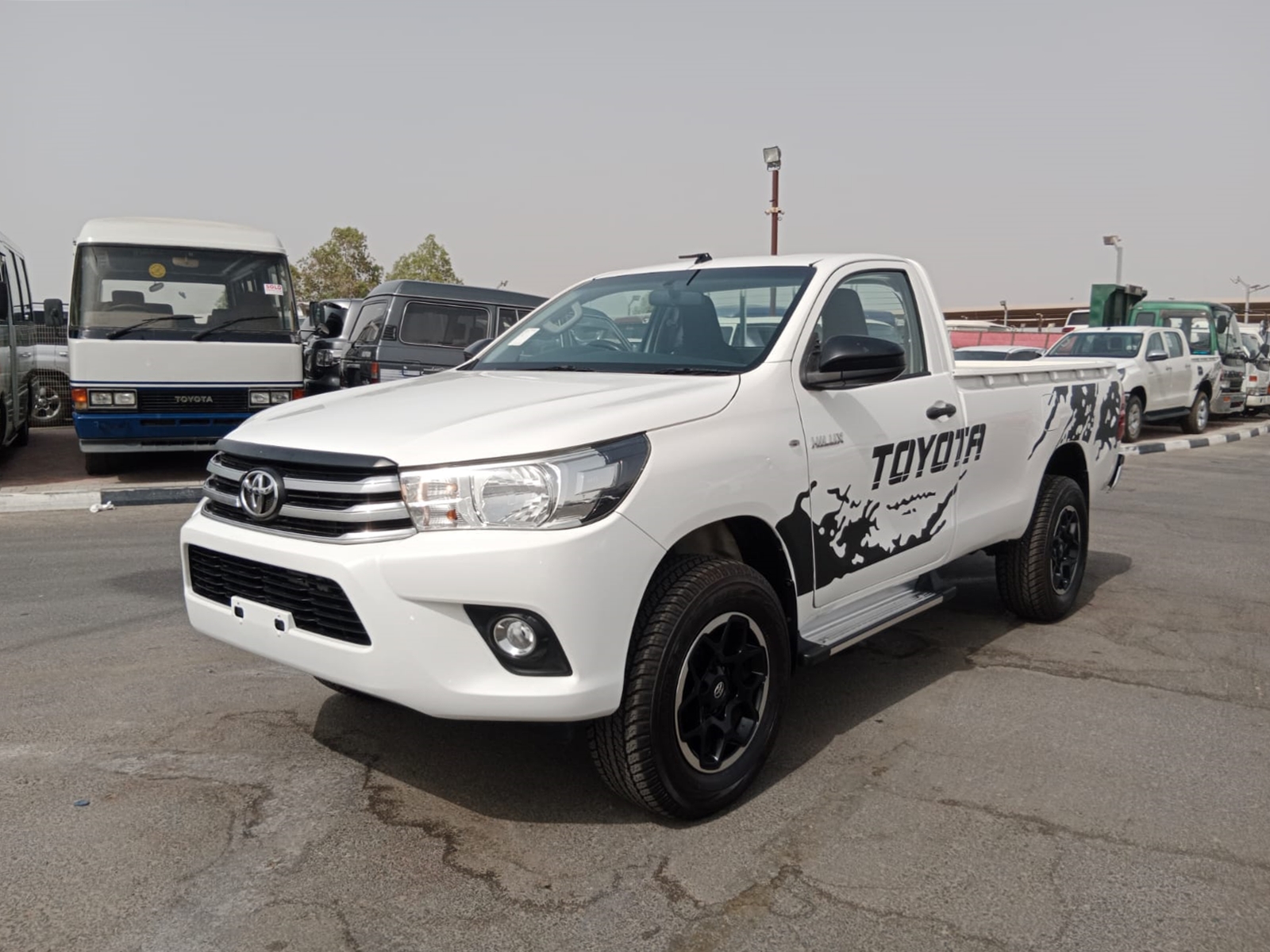 TOYOTA Hilux