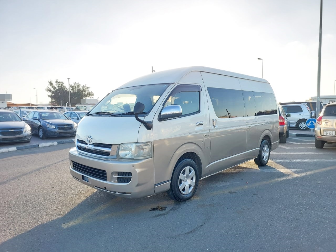 TOYOTA Hiace Commuter