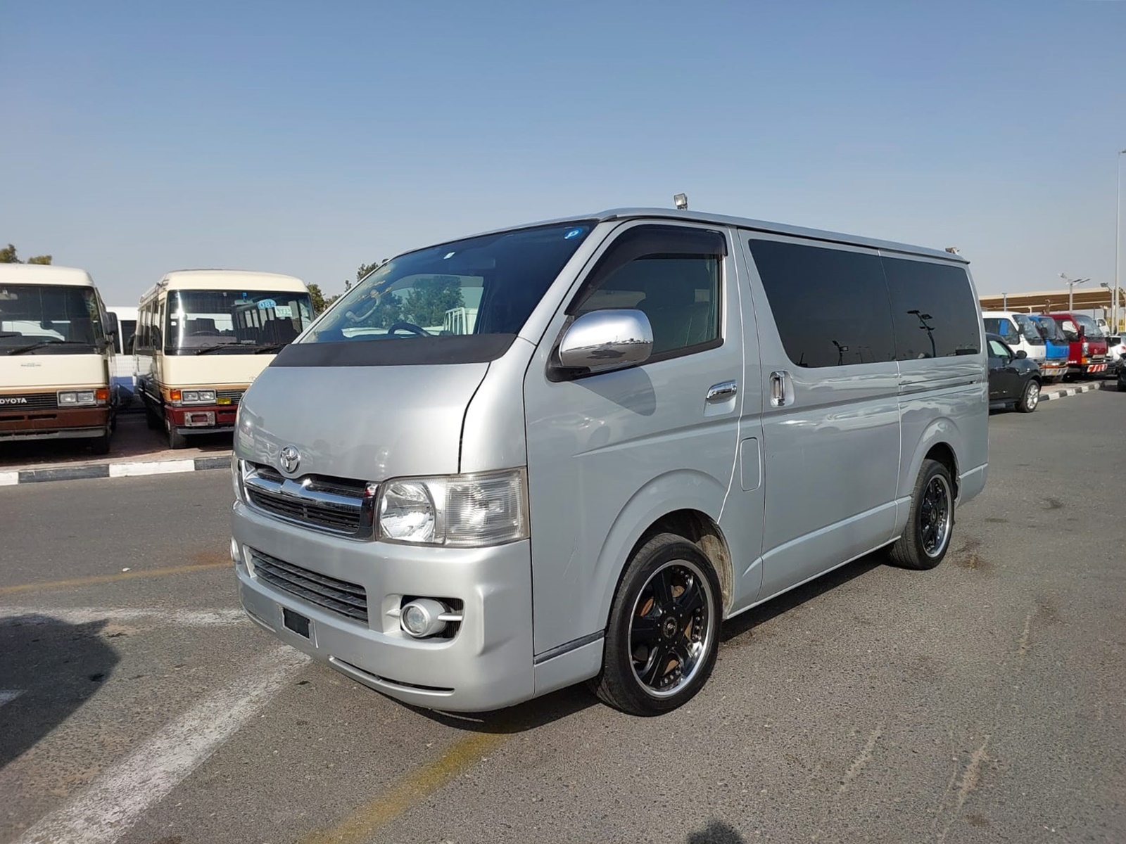 TOYOTA HIACE