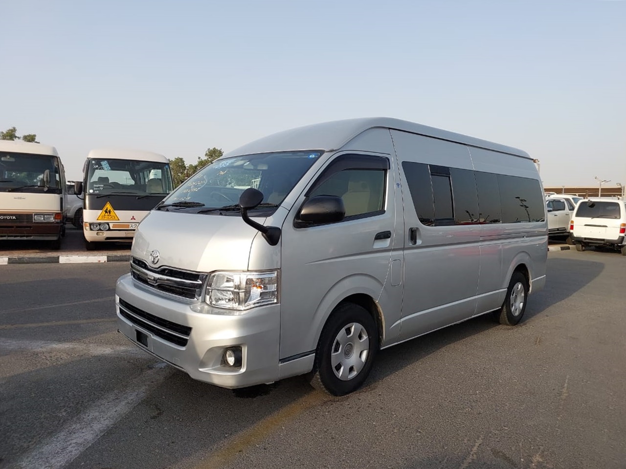 TOYOTA HIACE